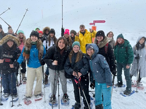 Studierende im Schnee